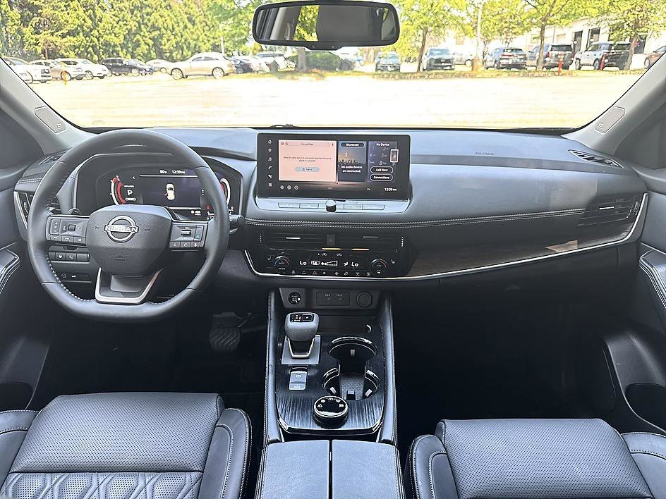 Used 2026 Super Black Nissan Platinum image 19