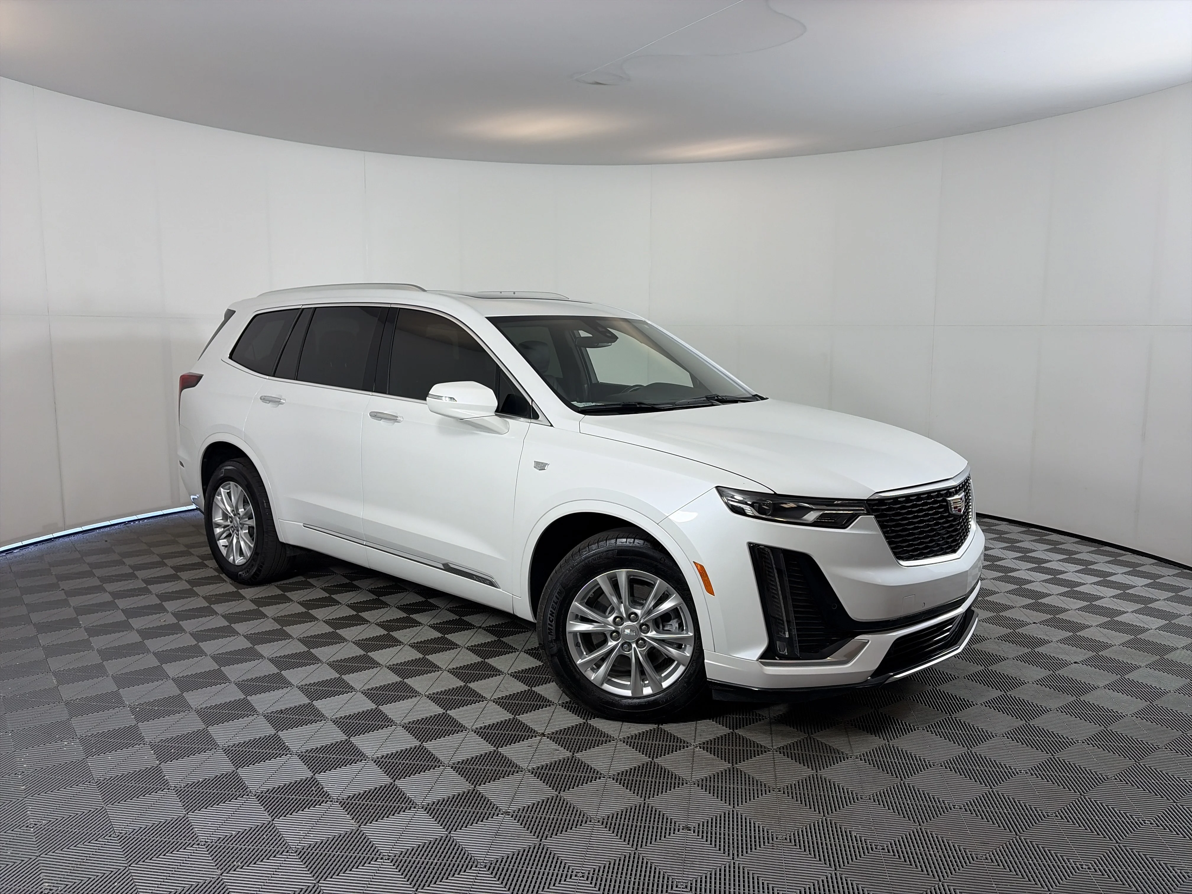 Used 2025 Crystal White Tricoat Cadillac Luxury image 1