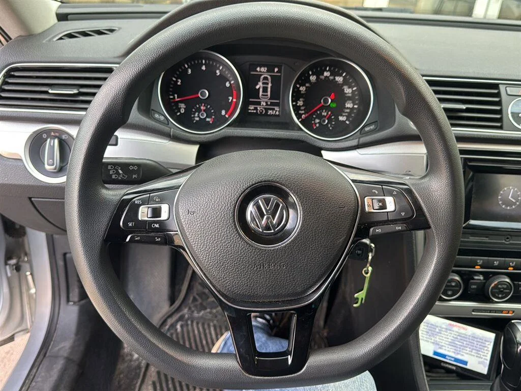 Used 2016  Volkswagen 1.8T S image 20