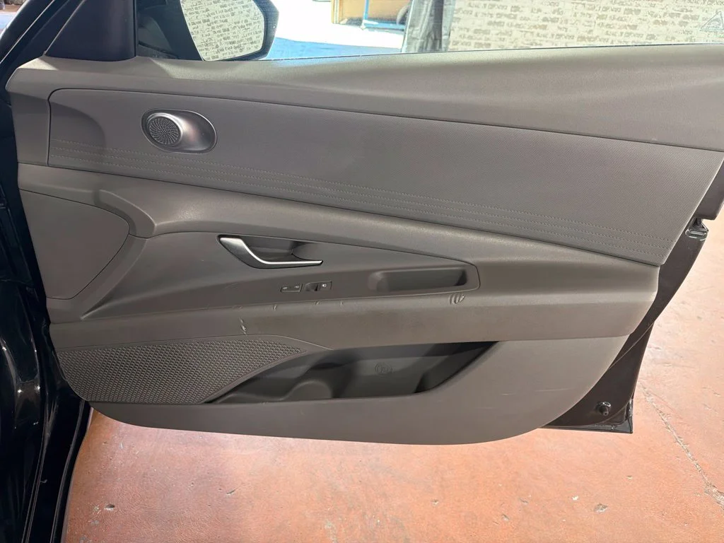 Used 2021 Phantom Black Hyundai SEL image 11