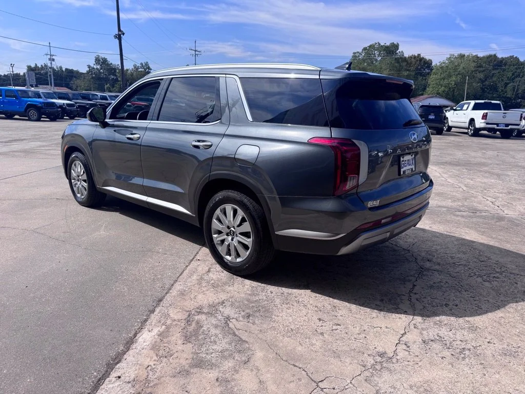 Used 2025 Gray Hyundai SEL image 6
