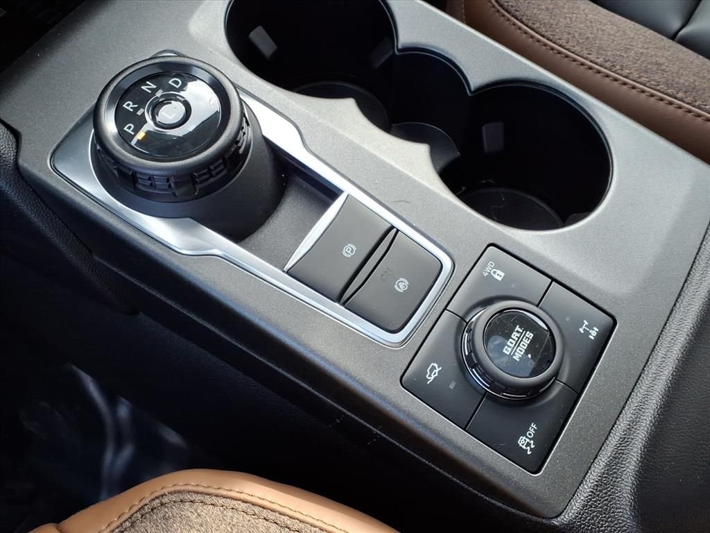 New 2025 Shadow Black Ford Outer Banks® image 21