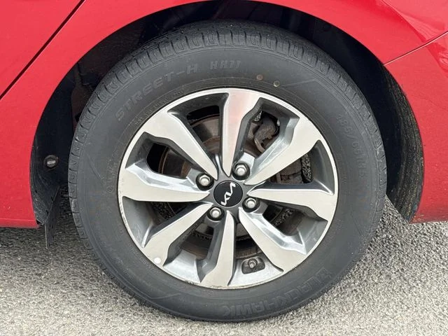 Used 2023 Red Kia S image 11