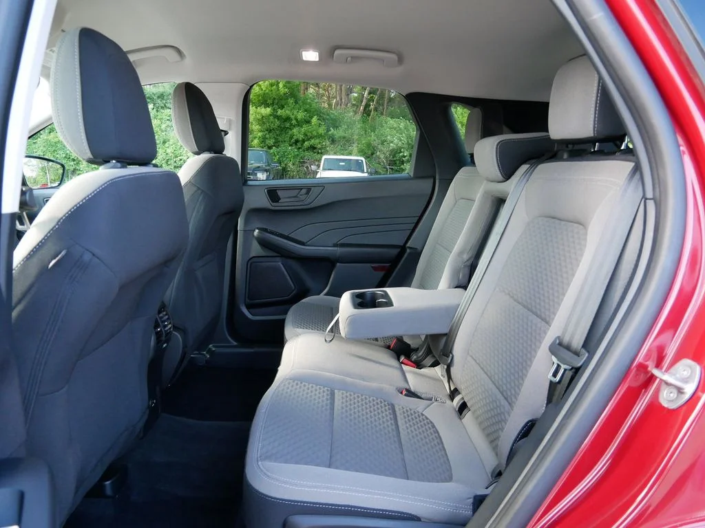 Used 2022 Red Ford SE image 11
