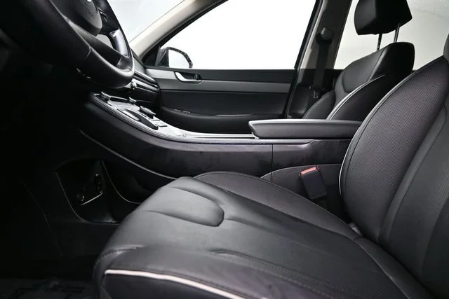 Used 2024 Black Hyundai SEL image 16
