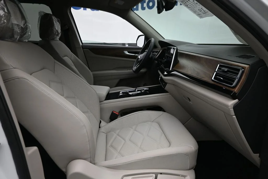 New 2026 White/off-white Volkswagen 2.0T SE w/Technology image 7