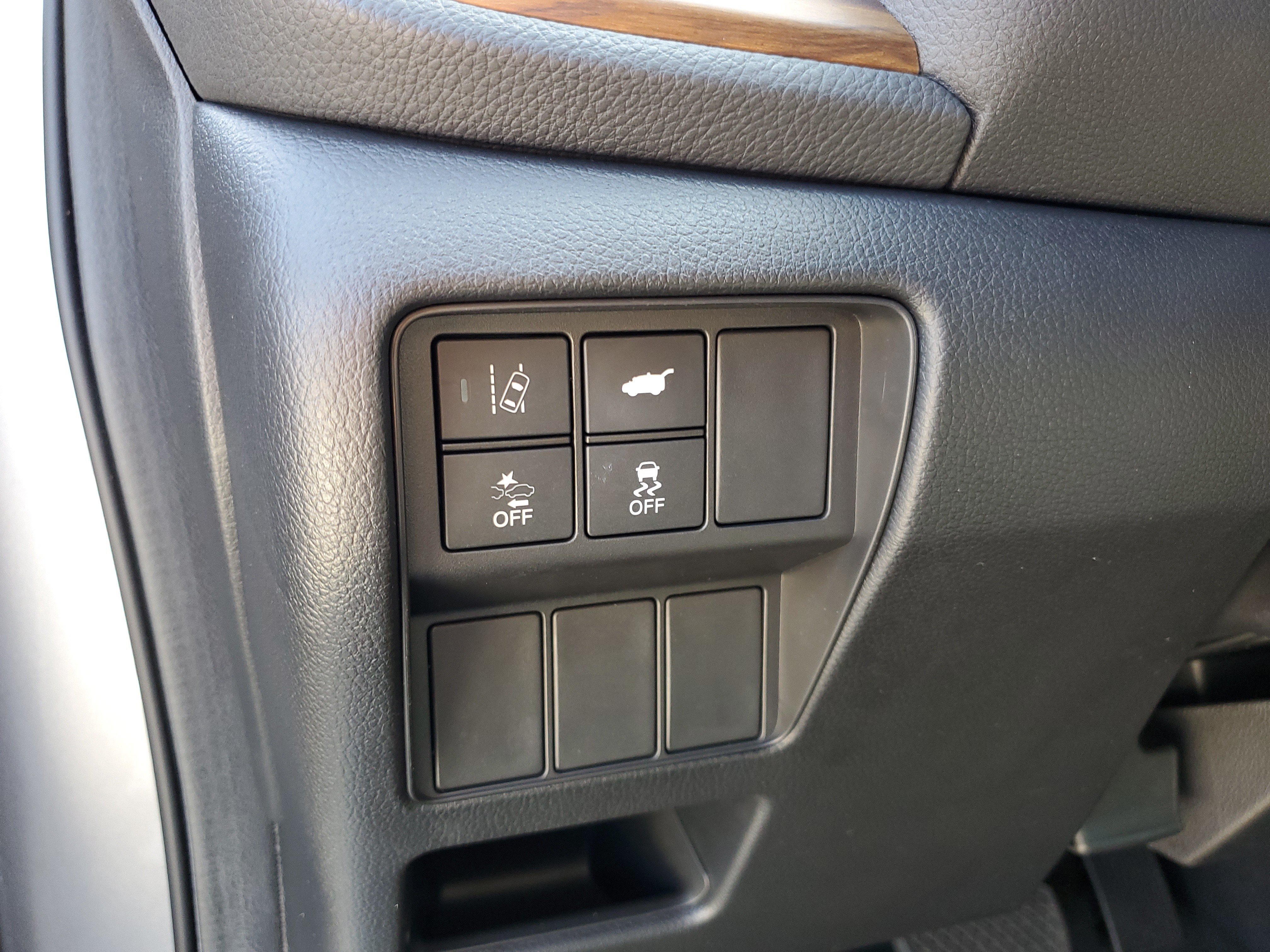 Used 2018 Silver Honda EX-L image 25
