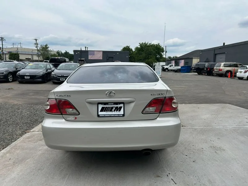 Used 2003 Gold Lexus ES 300 Sedan 4D image 48