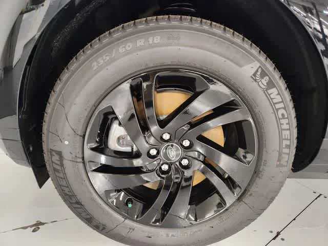 New 2026 Santorini Black Metallic Land Rover Core S image 8