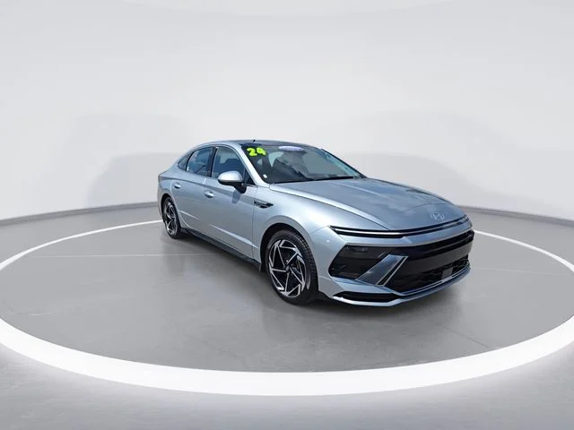 Used 2024 Silver Hyundai SEL image 2