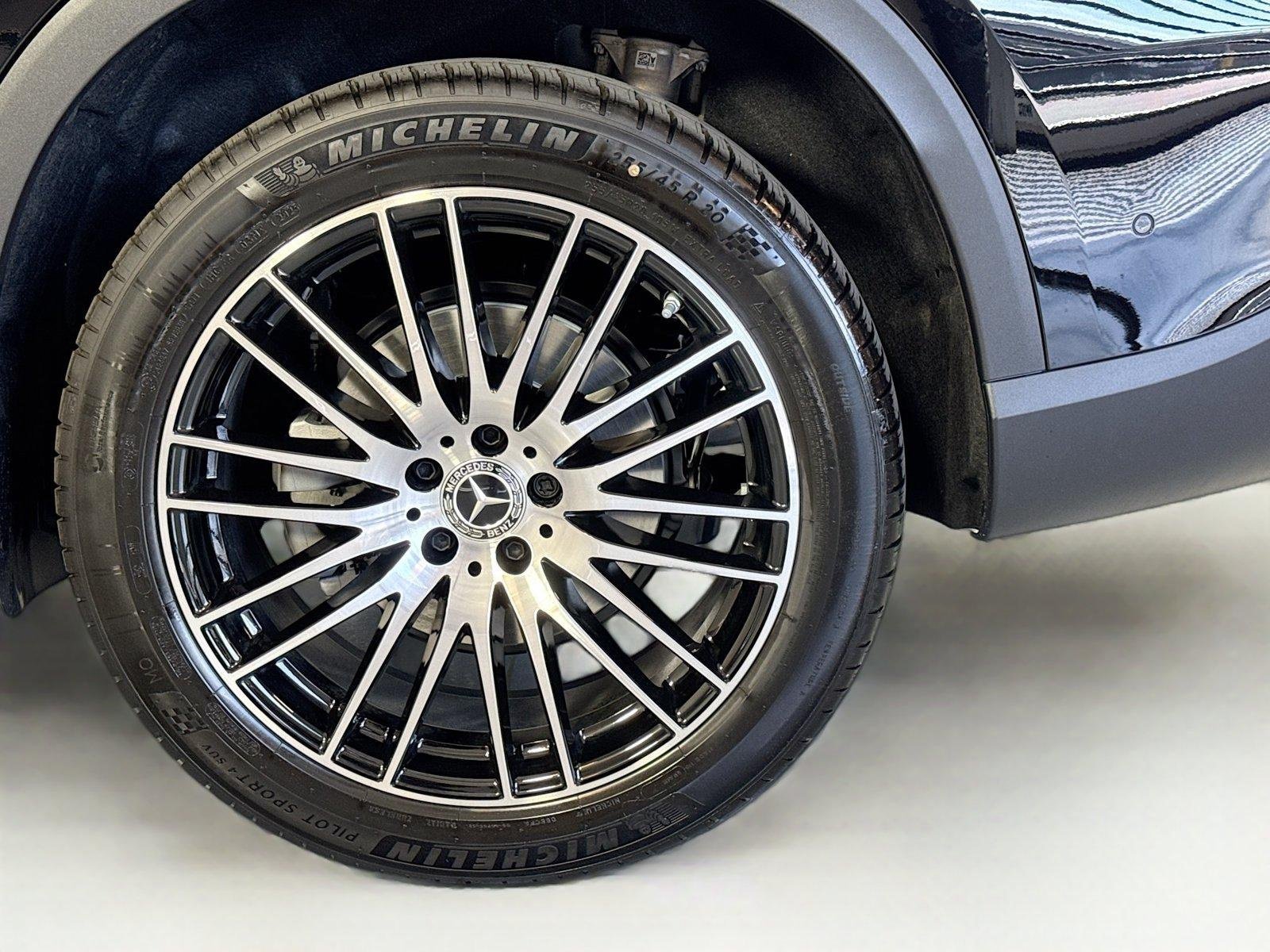 New 2026 Black Mercedes-Benz GLC 300 image 29