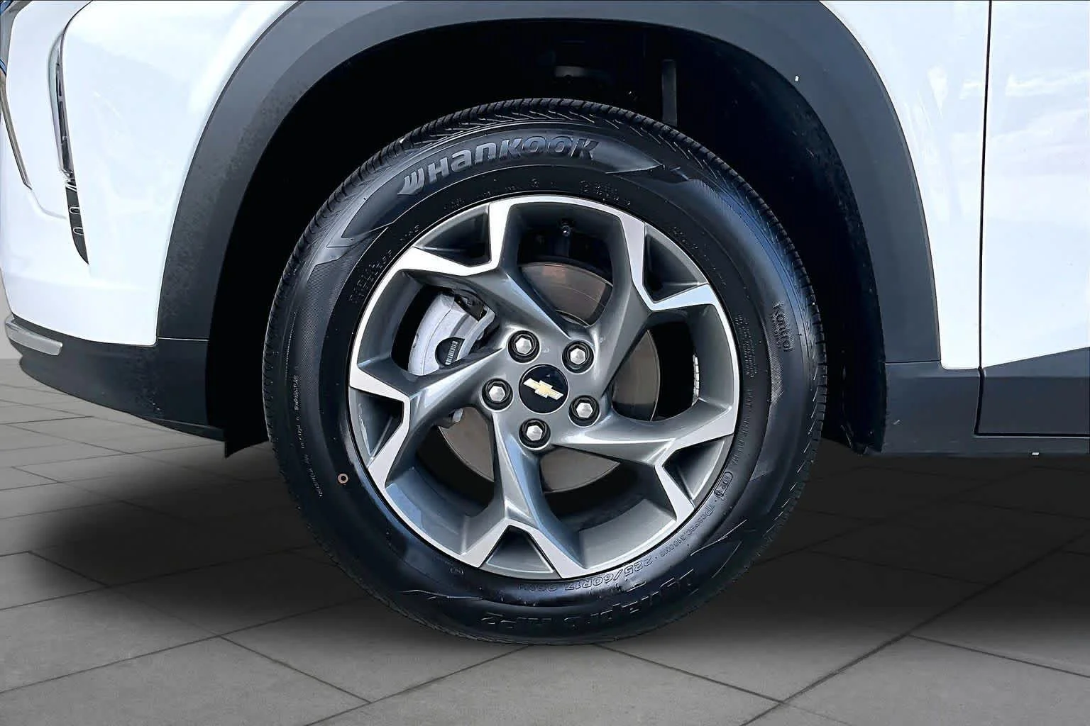 Used 2025 Summit White Chevrolet LT image 11