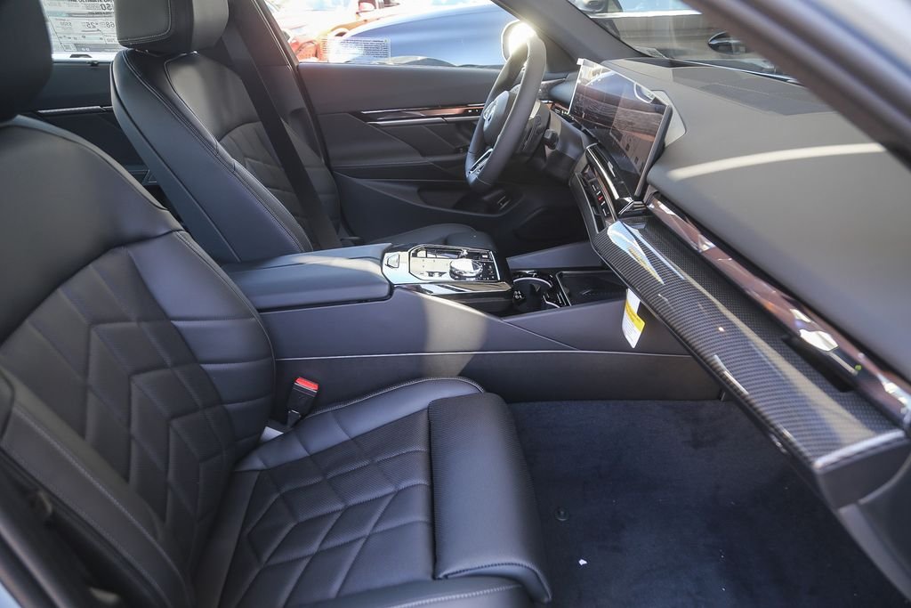 New 2027 Brooklyn Grey Metallic BMW 550e xDrive image 12