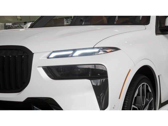New 2027 White BMW X7 40i image 6