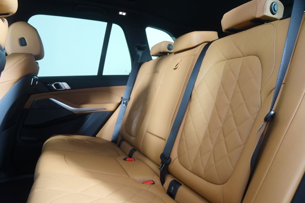 New 2026 Manhattan Green Metallic BMW xDrive40i image 15