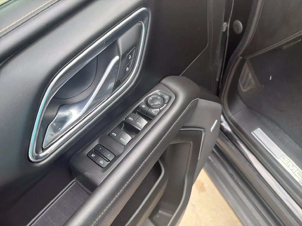 2023 GMC Yukon SLT - Photo 29