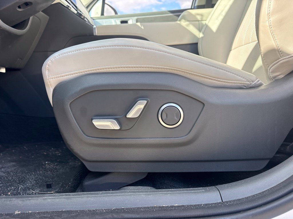 Used 2026 White Hyundai SEL image 10