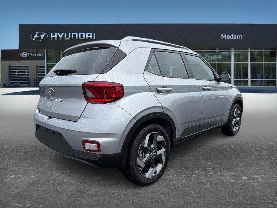 New 2026 Shimmering Silver Hyundai SEL image 3