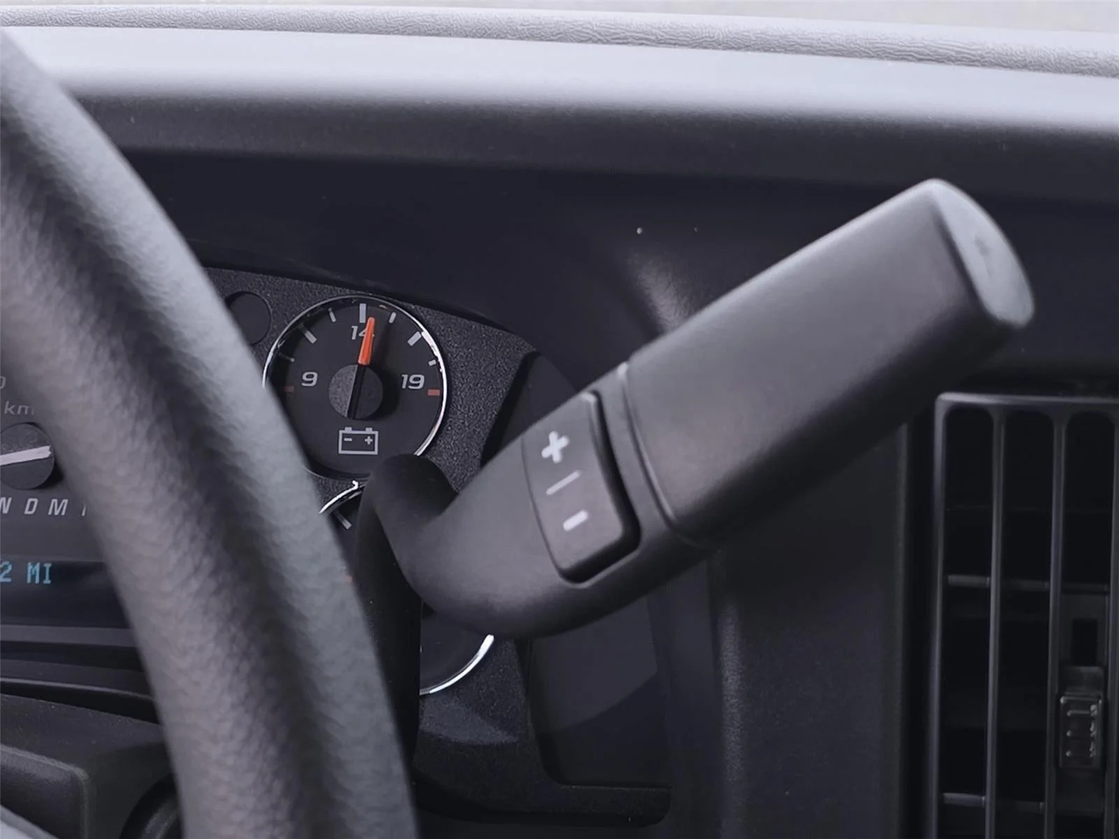 2026 Chevrolet Express Cargo Work Van - Photo 15