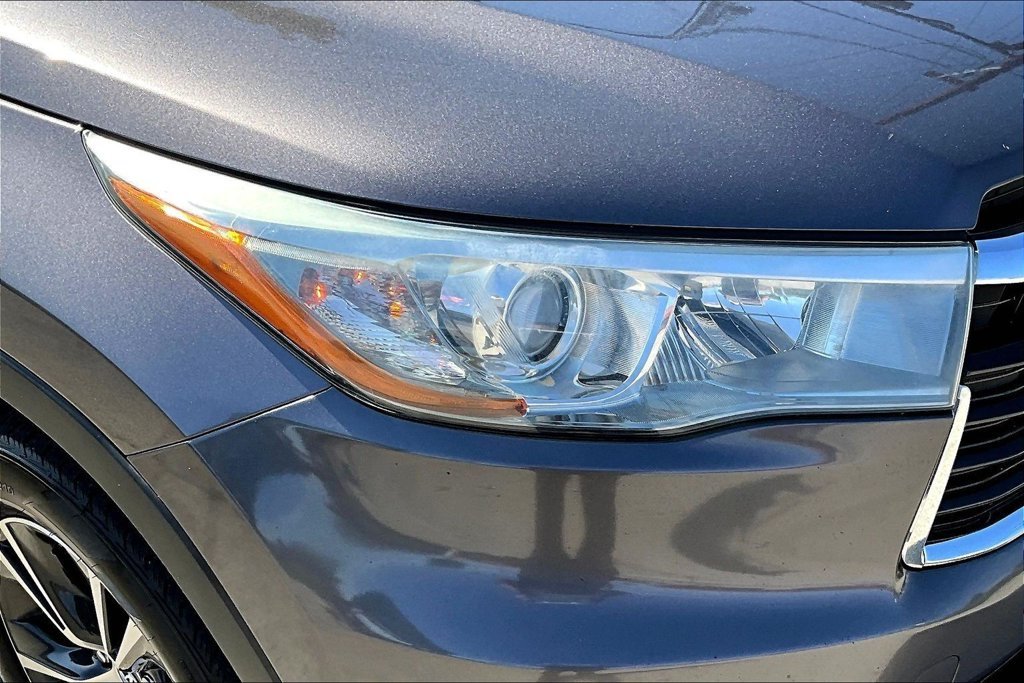 Used 2016 Gray Toyota XLE V6 image 28