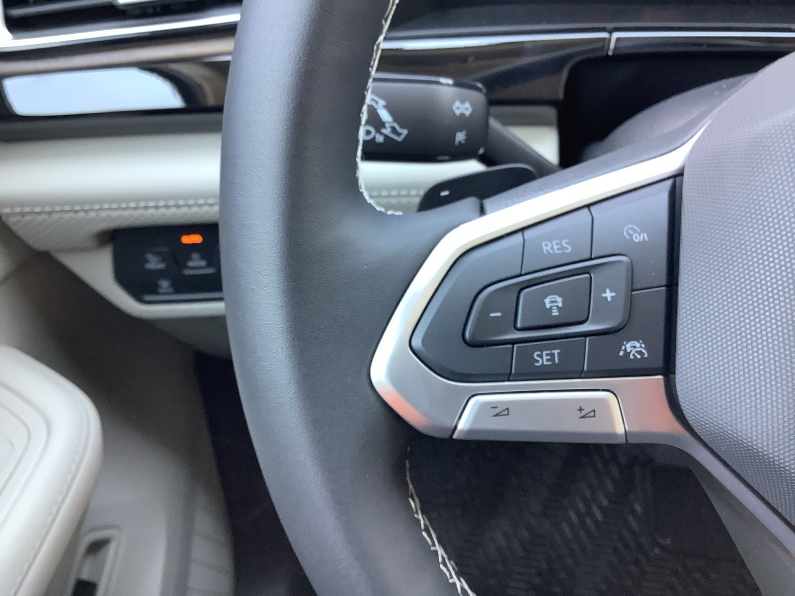 New 2026 Pure Gray Volkswagen 2.0T SE w/Technology image 27