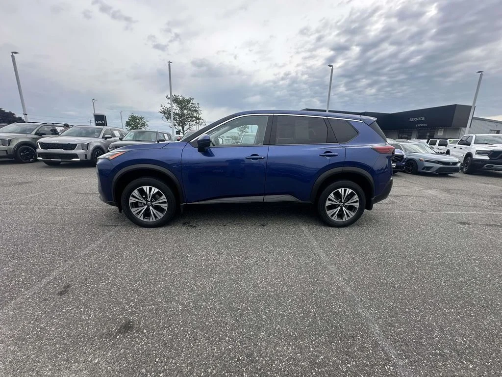Used 2021 Blue Nissan SV image 10