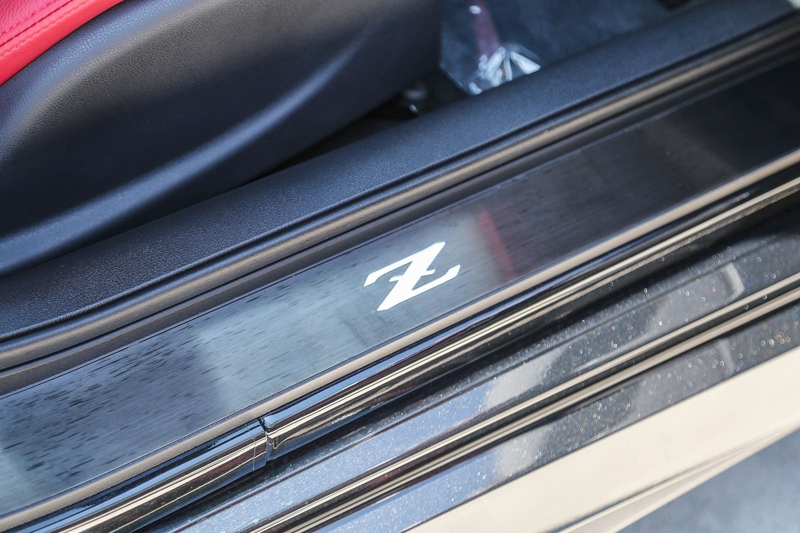 Used 2024 Black Nissan Performance image 17