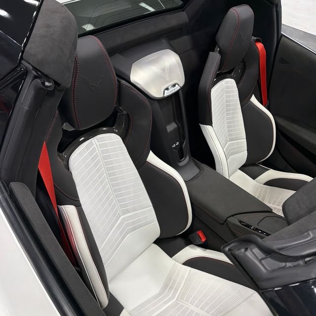 Used 2023 White Chevrolet Z06 image 18