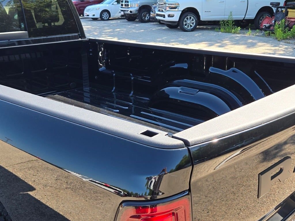 New 2026 Diamond Black Crystal Pearl-Coat Exterior Paint RAM Tradesman image 14