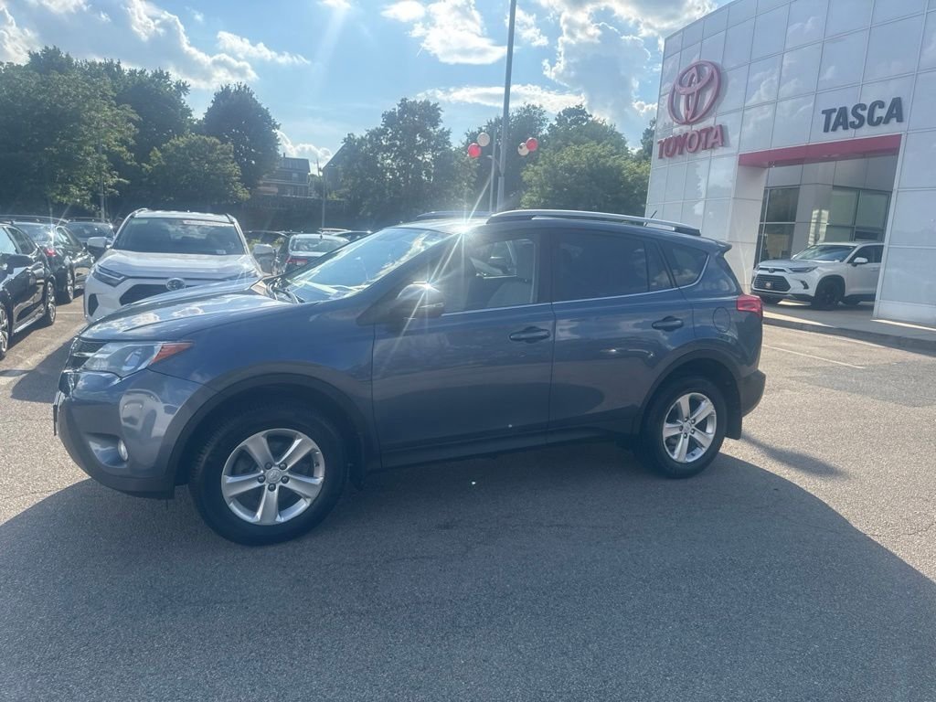 Used 2013 Blue Toyota LE image 2