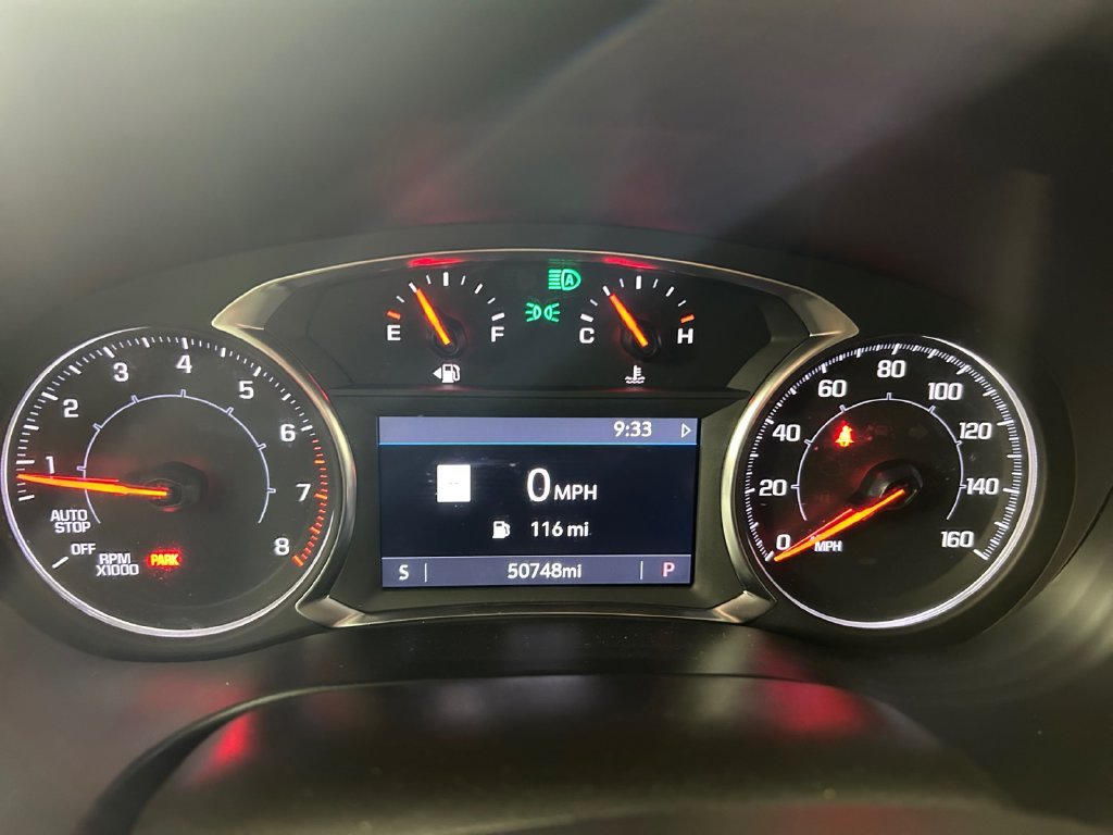 Used 2023 White GMC SLT image 10