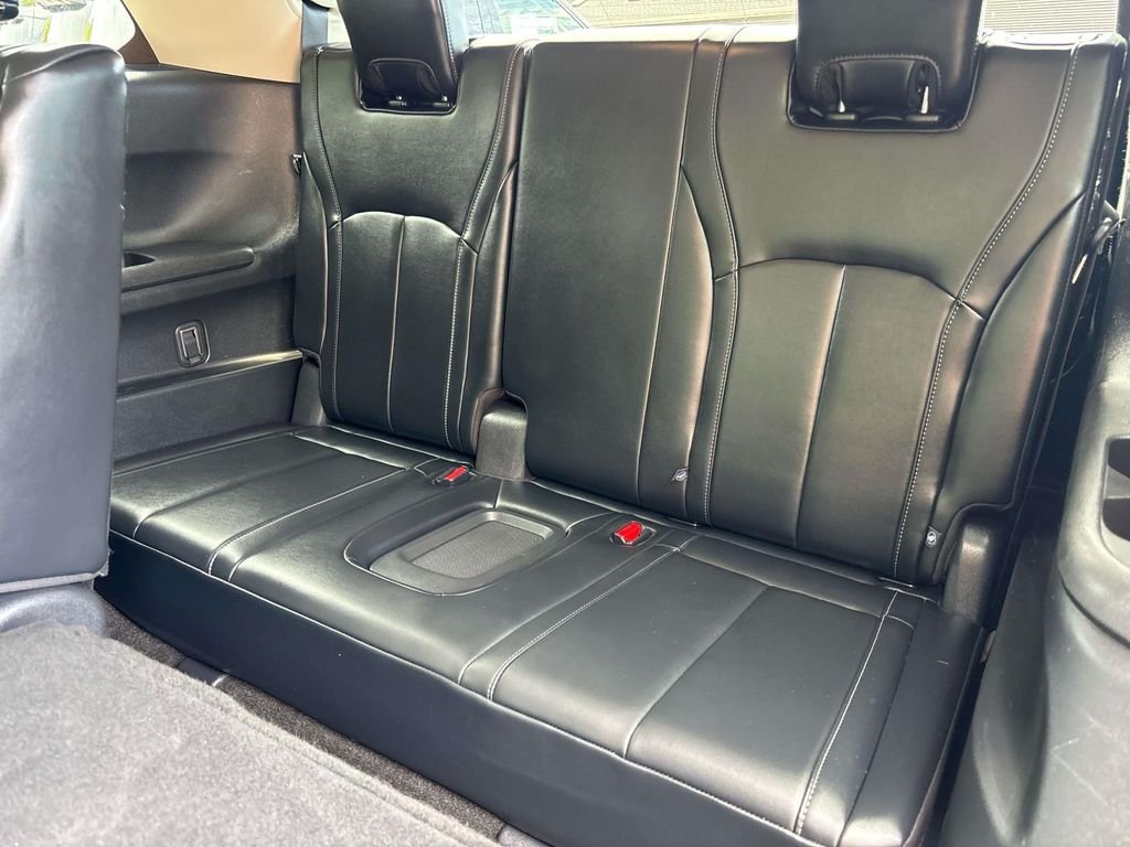 Certified Used 2023 Gray INFINITI LUXE image 15