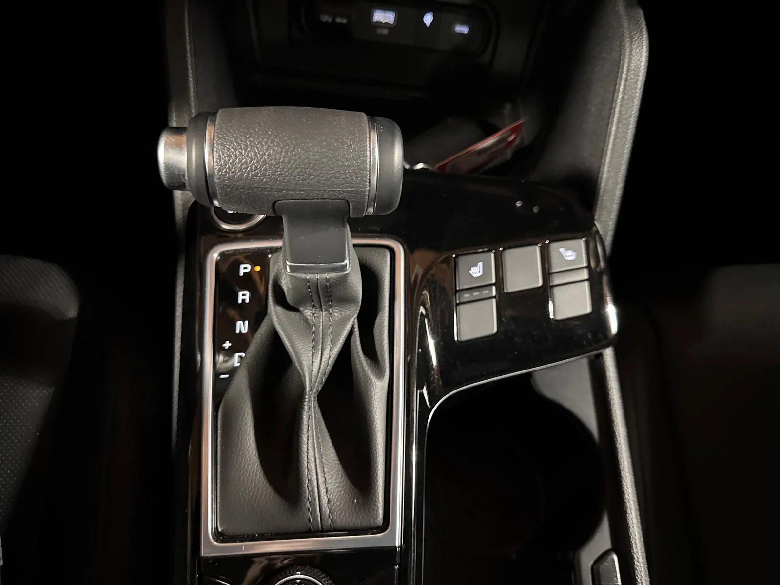 Used 2025 Black Kia X-Line image 25