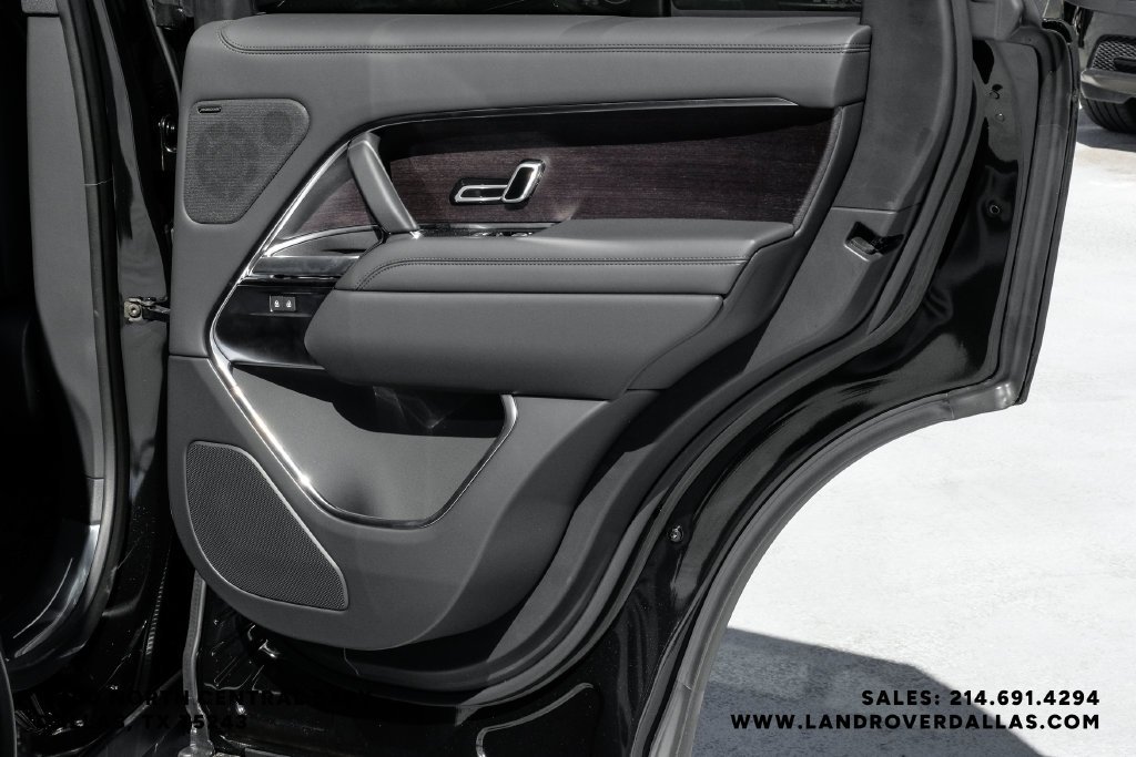New 2027 Santorini Black Metallic Land Rover SE image 54