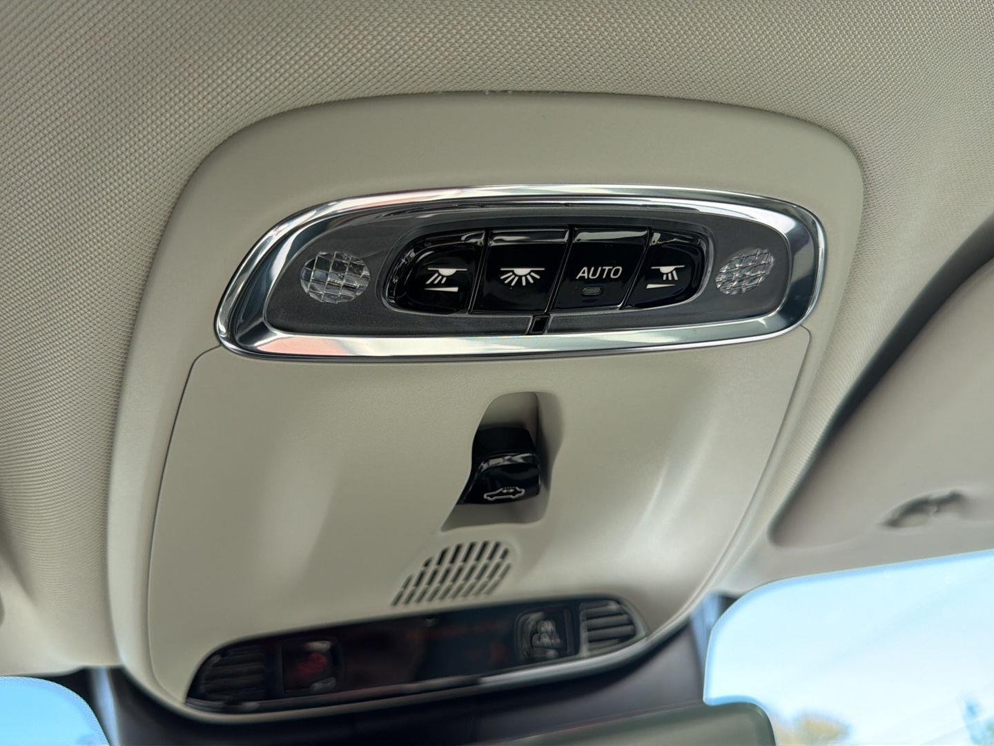 Used 2022 Denim Blue Metallic Volvo Momentum image 24