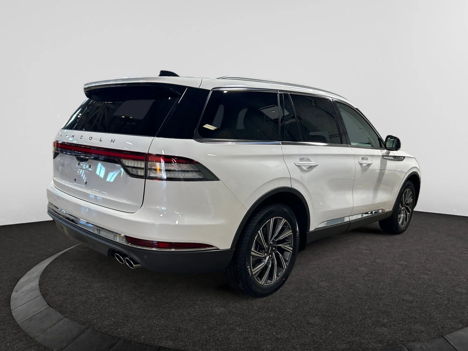 New 2026 Pristine White Metallic Tri-Coat Lincoln Premiere image 5