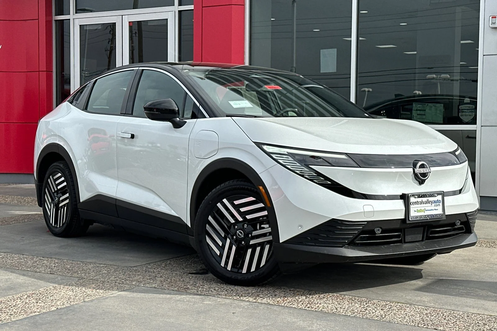 2026 Nissan LEAF SV+ - Photo 2