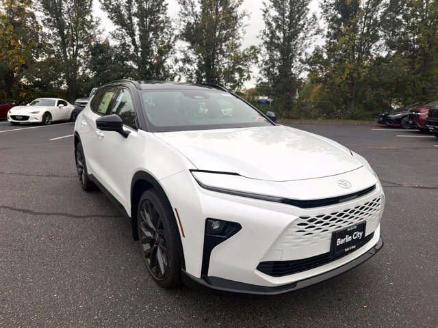 New 2026 Oxygen White with Black roof <sup>1</sup> Toyota  Limited image 3