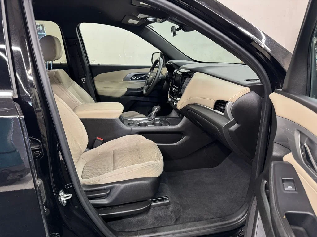 Used 2022 Black Chevrolet LS image 31