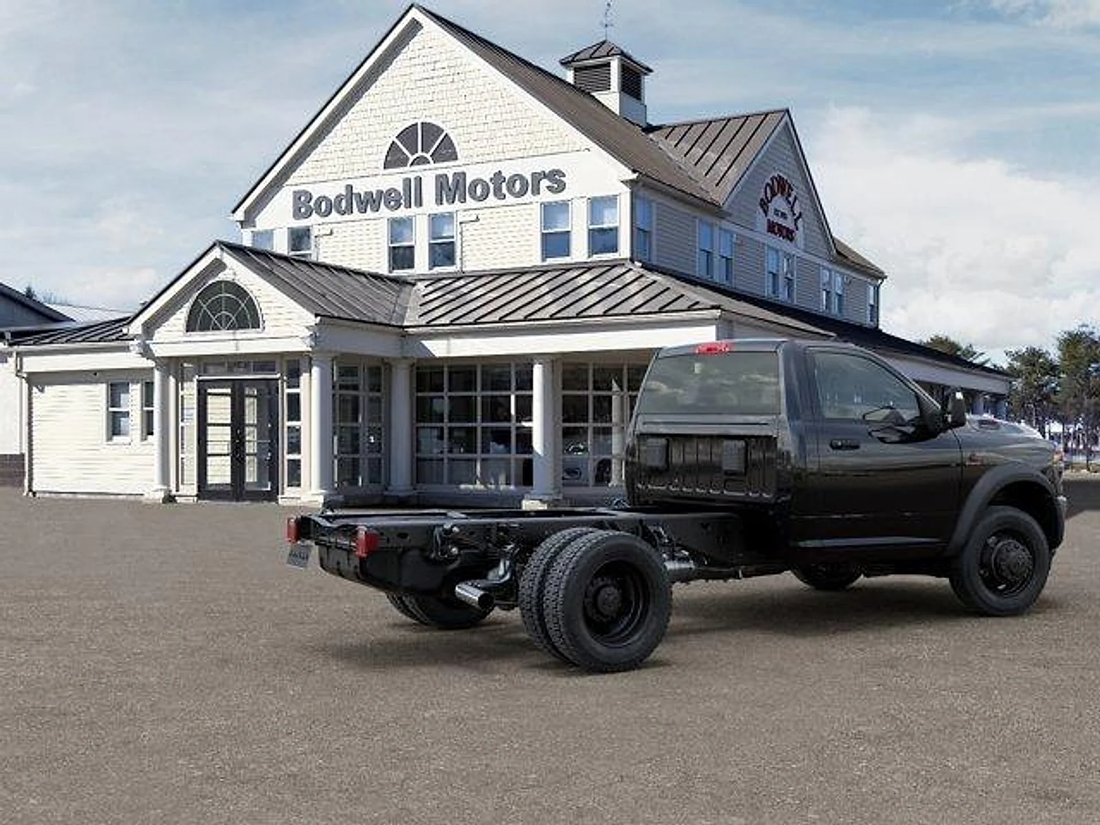 New 2026 Diamond Black Crystal Pearlcoat RAM Tradesman 4x4 Reg Cab 60" CA image 4