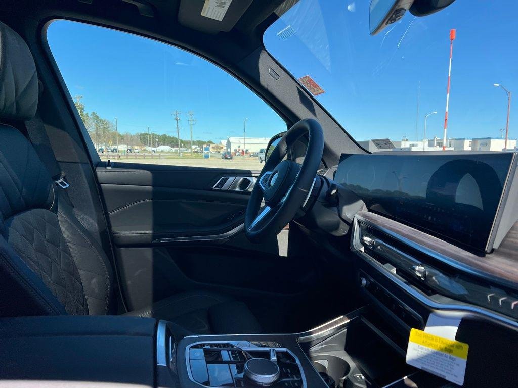 New 2026 Black Sapphire Metallic BMW xDrive40i image 30