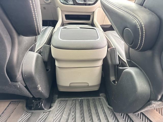 Used 2022 Gray Chrysler Limited image 27