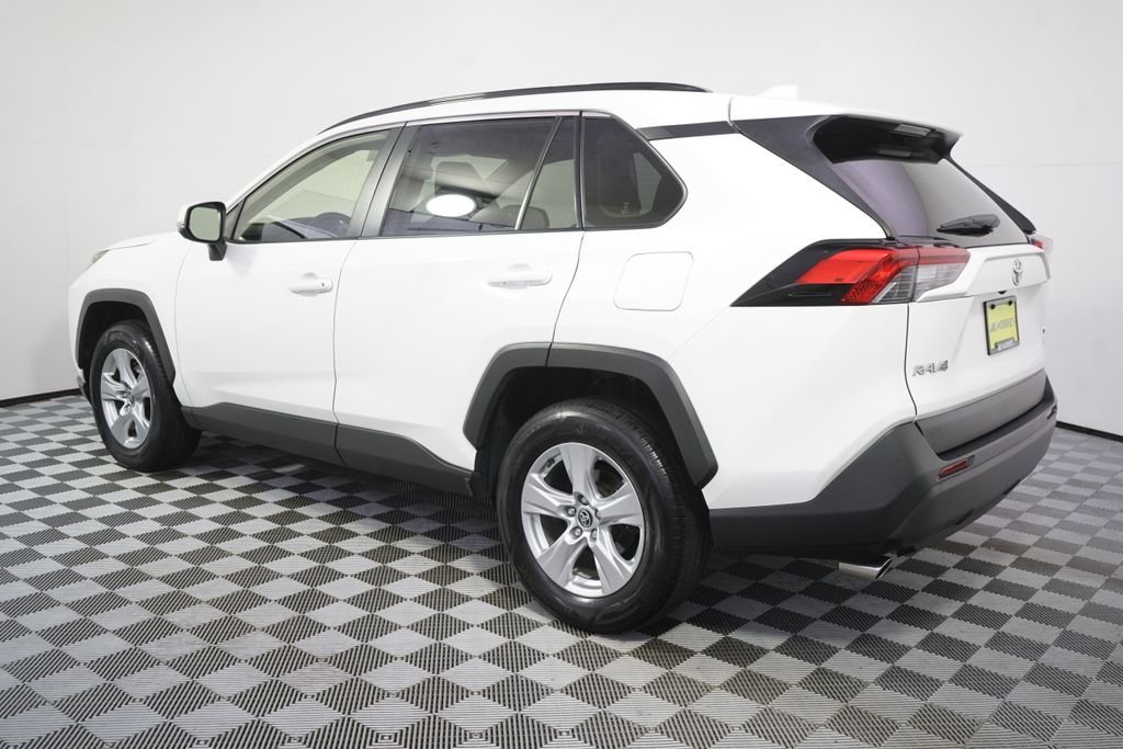Used 2020 Super White Toyota XLE image 3