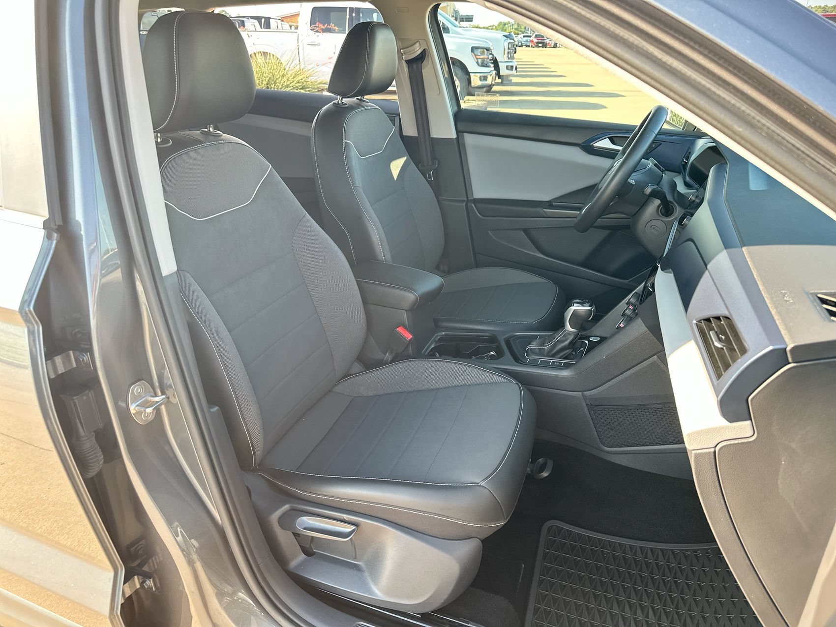 2023 Volkswagen Taos SE - Photo 23