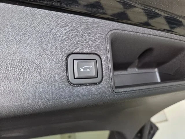Used 2021 EBONY TWILIGHT METALLIC GMC SLE image 17