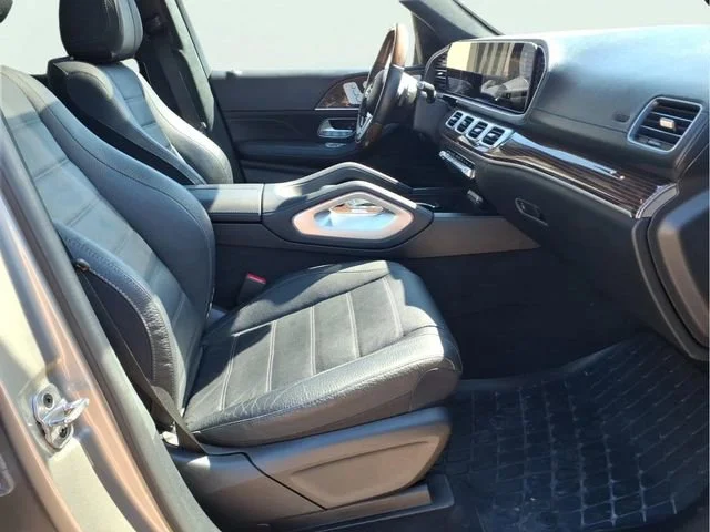 Used 2022 Silver Mercedes-Benz 4MATIC® image 25