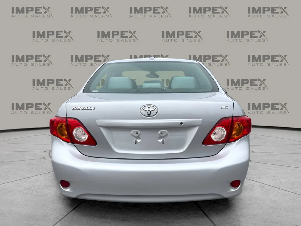 Used 2010 Silver Toyota LE image 4