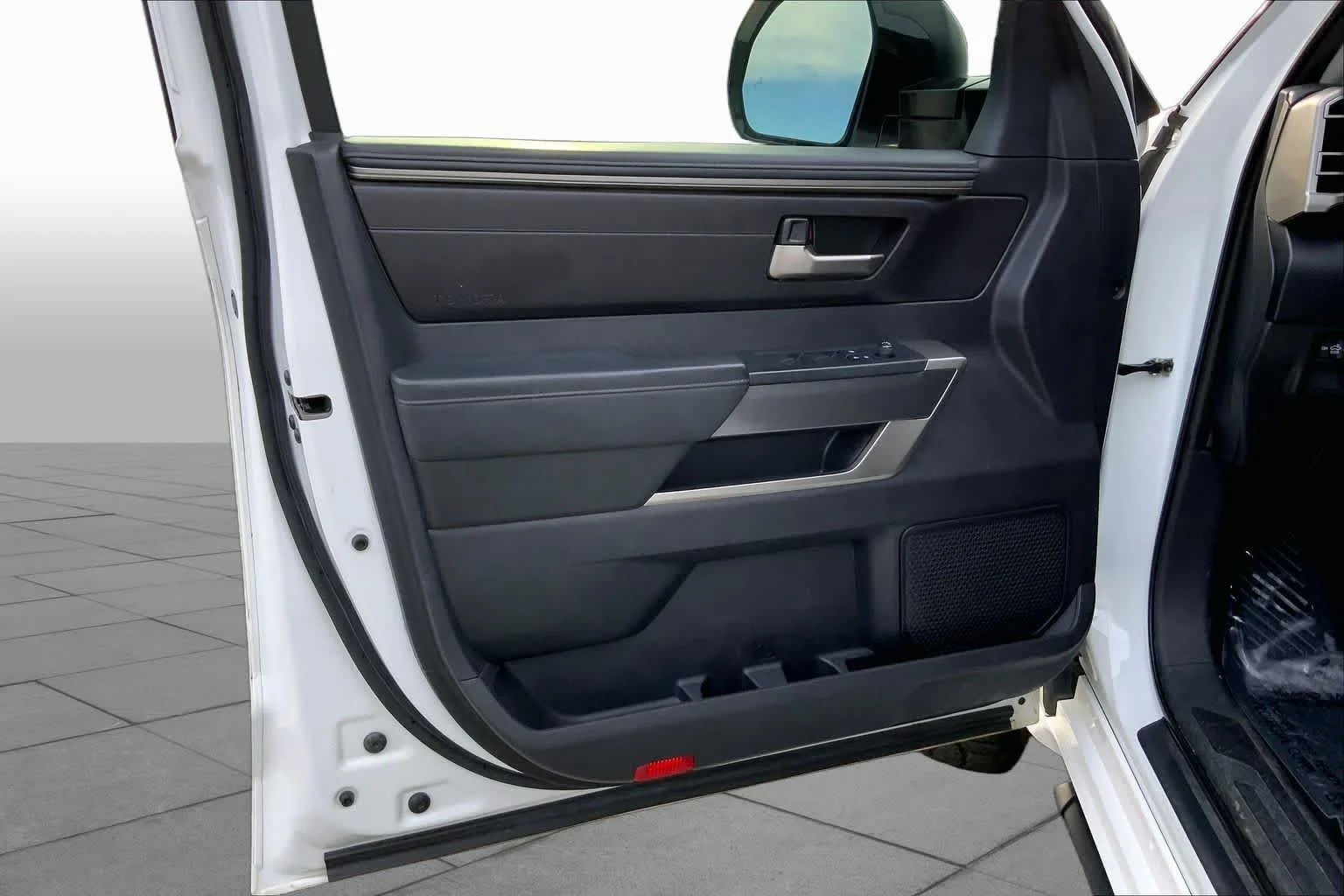 Used 2023 Ice Cap Toyota SR5 image 19