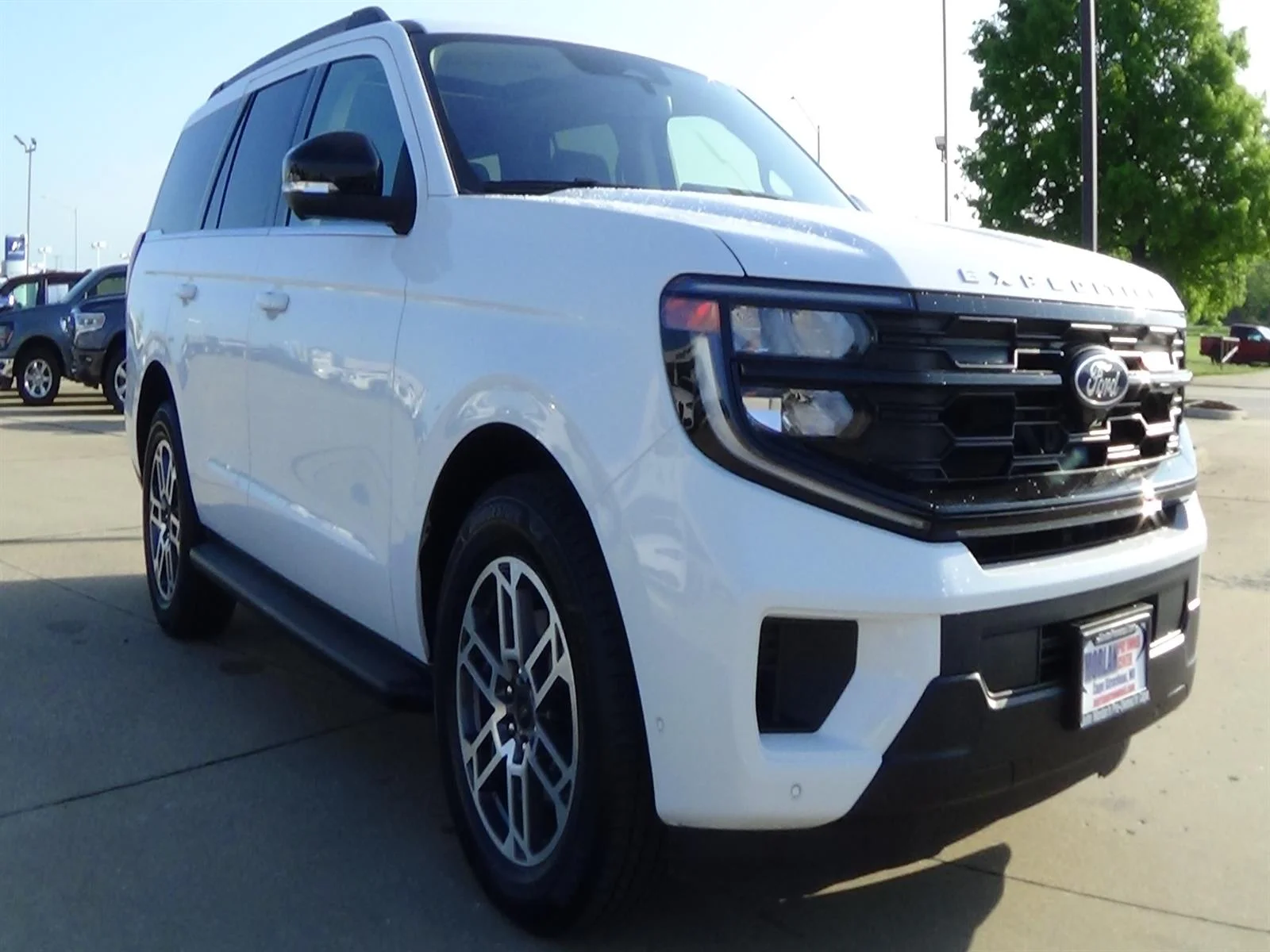 Used 2025 Oxford White (yz) Ford Active image 4