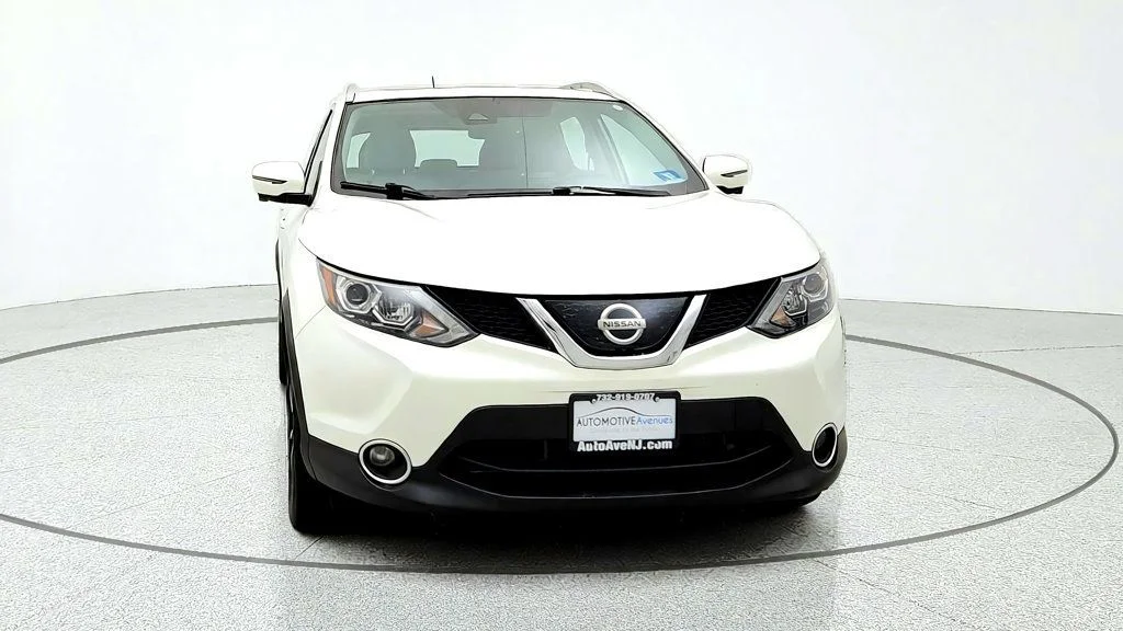 Used 2019 Pearl White Tricoat Nissan AWD SL w/ Premium Package, Moonroof & Bose Audio image 2